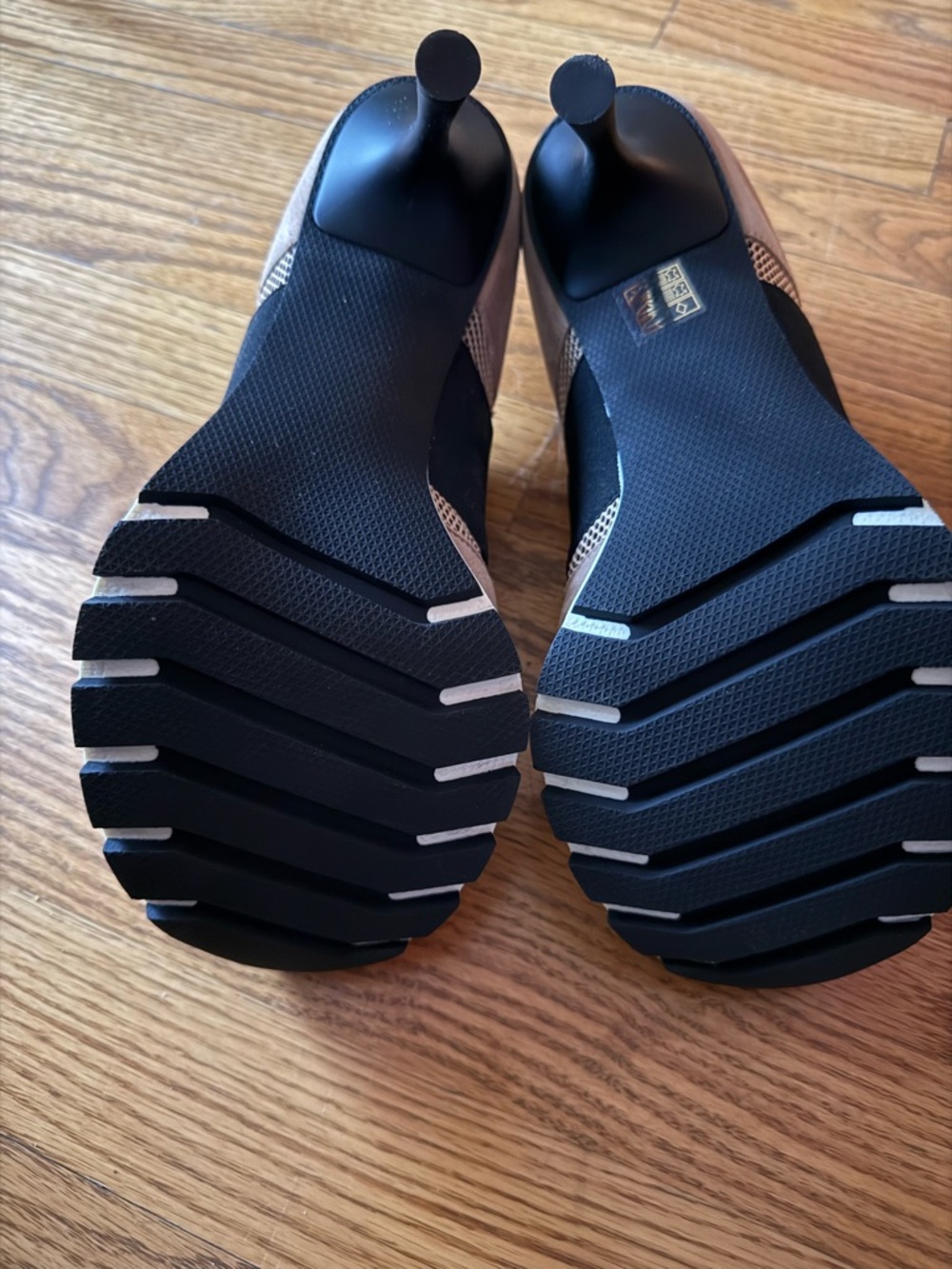 Sneex Icon High Heel-Camel/Black - Picture 11 of 11